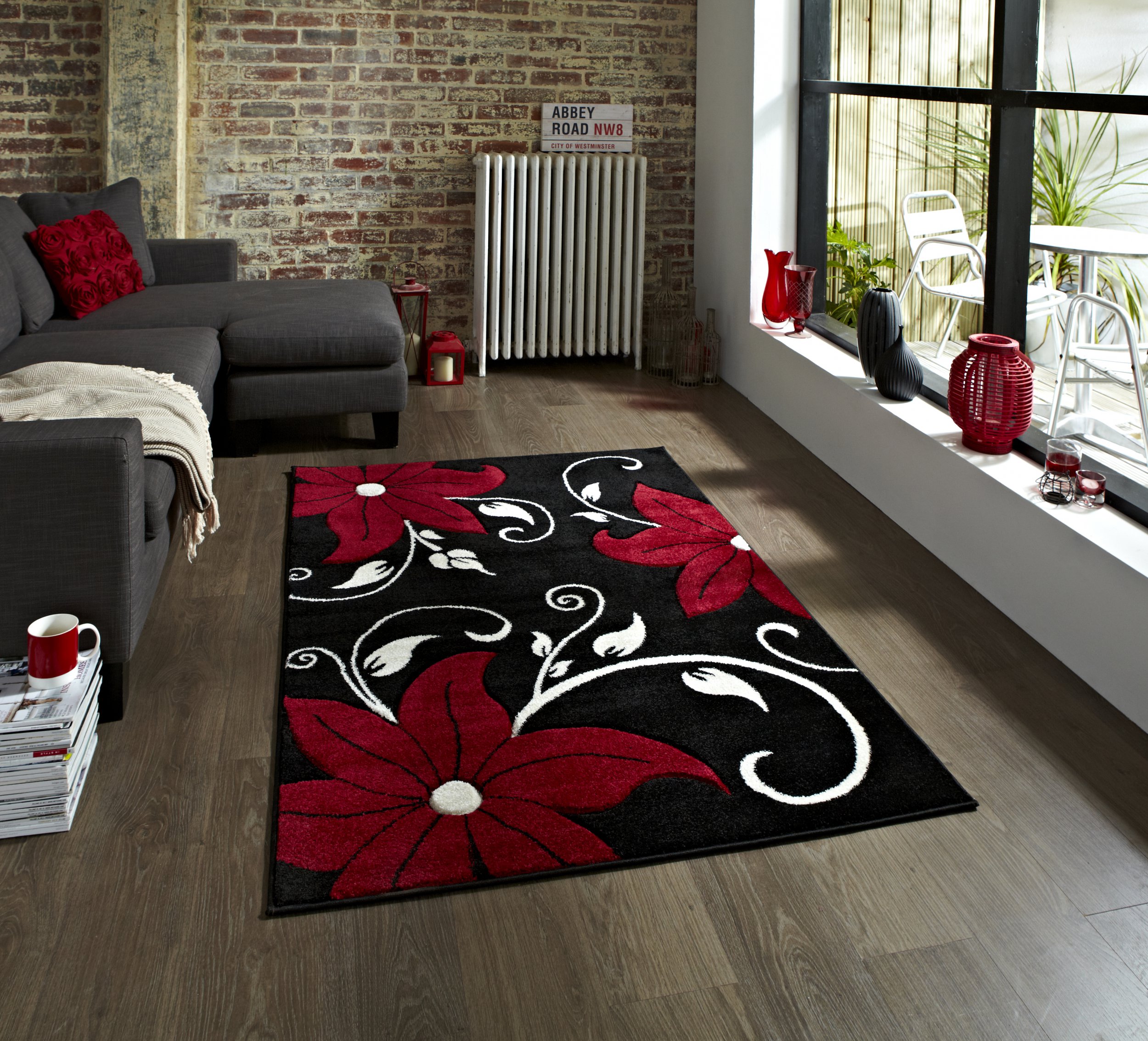 Кавер красный. Иранские ковры Anil Carpet Luxury 3024. Ковер в современном интерьере. Ковер красный современный. Ковры для гостиной в современном стиле.