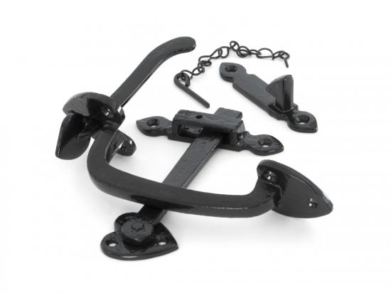 Black Cast Thumblatch Set with Chain